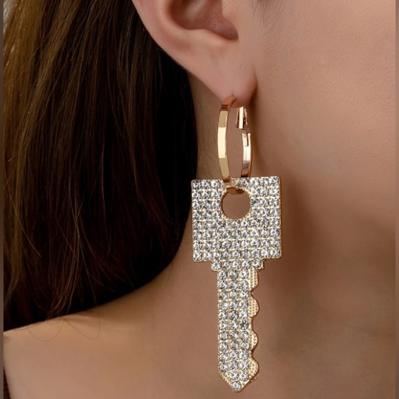 9J: Large Chic Boho-Inspired Rhinestone Embossed Dangle Key Earrings, NWOT - Picture 1 of 6